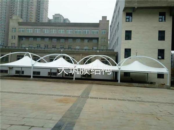 車庫(kù)出入口膜結(jié)構(gòu)雨棚